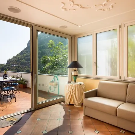 Feriehus De Vivo Realty - Ilary House *