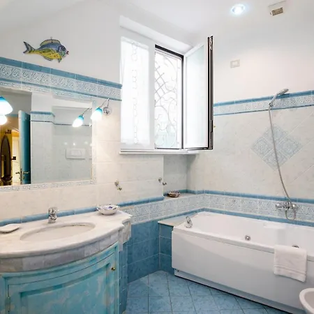 Ilary House - De Vivo Realty