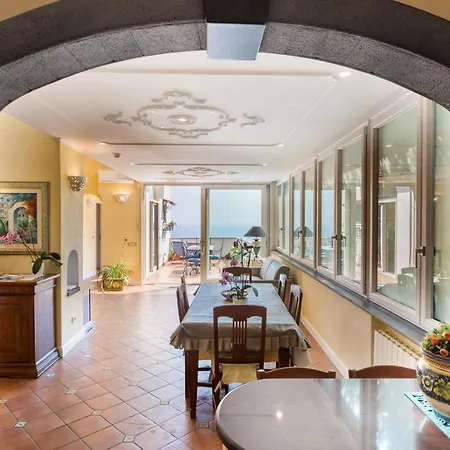 Ferienhaus De Vivo Realty - Ilary House *