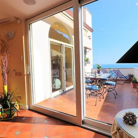 Ferienhaus De Vivo Realty - Ilary House
